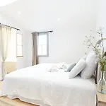 Bed & Breakfast Maison 1634 - Petit-dejeuner Offert, Parking, Centre A Pied, Piscine, Climatisation, Cuisine 4*