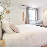 Maison 1634 - Petit-dejeuner Offert, Parking, Centre A Pied, Piscine, Climatisation, Cuisine 4* Пезенас