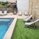 Maison 1634 - Petit-dejeuner Offert, Parking, Centre A Pied, Piscine, Climatisation, Cuisine 4*