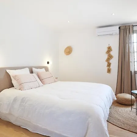 Maison 1634 - Climatisation, Piscine, Parking, Centre Ville, Petit-dejeuner Compris 4*