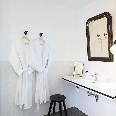 Bed & Breakfast Maison 1634 - Petit-déjeuner Offert, Parking, Centre à Pied, Piscine, Climatisation, Cuisine Pézenas