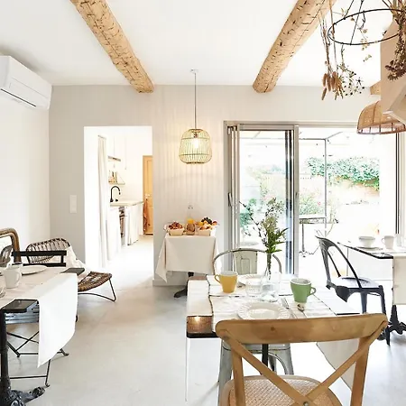 Maison 1634 - Petit-dejeuner Offert, Parking, Centre A Pied, Piscine, Climatisation, Cuisine 4* Pézenas