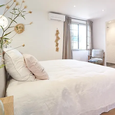 Maison 1634 - Petit-déjeuner Offert, Parking, Centre à Pied, Piscine, Climatisation, Cuisine 4* Pézenas