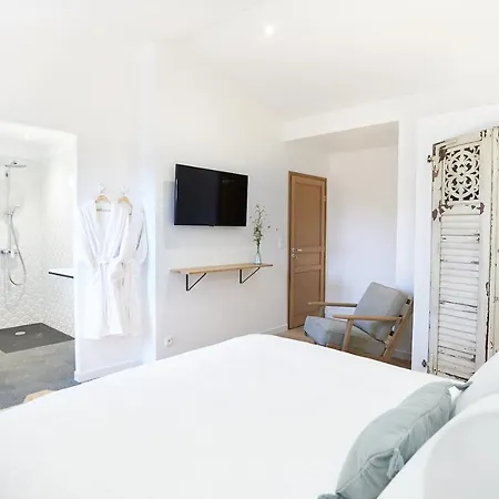 Maison 1634 - Climatisation, Piscine, Parking, Centre Ville, Petit-dejeuner Compris 4*