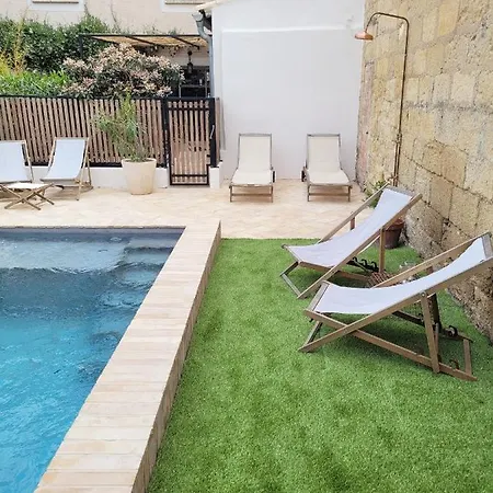 Maison 1634 - Petit-dejeuner Offert, Parking, Centre A Pied, Piscine, Climatisation, Cuisine 4*