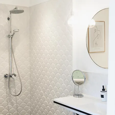 Maison 1634 - Climatisation, Piscine, Parking, Centre Ville, Petit-dejeuner Compris Pézenas
