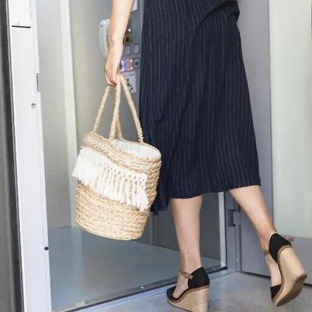 Maison 1634 - Petit-dejeuner Offert, Parking, Centre A Pied, Piscine, Climatisation, Cuisine 住宿加早餐酒店 4*