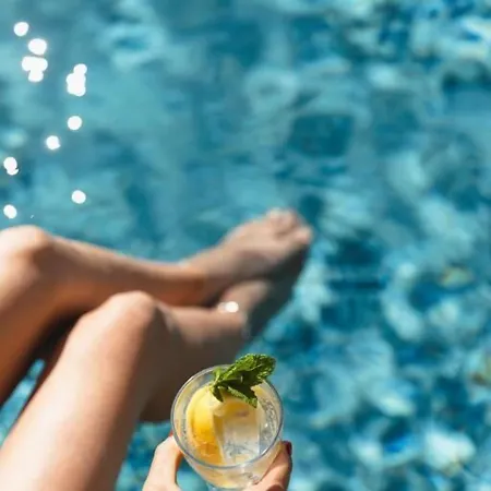 Maison 1634 - Petit-déjeuner Offert, Parking, Centre à Pied, Piscine, Climatisation, Cuisine