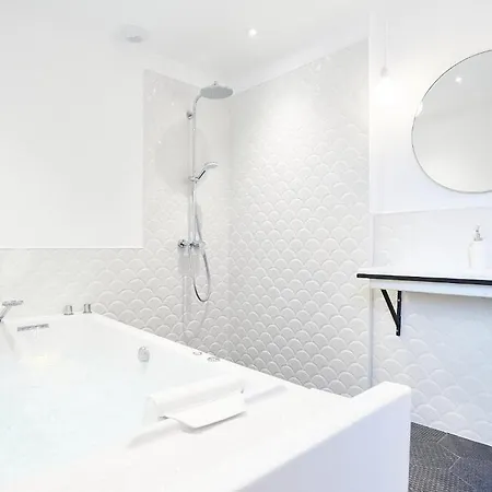 住宿加早餐酒店 Maison 1634 - Petit-dejeuner Offert, Parking, Centre A Pied, Piscine, Climatisation, Cuisine 4*