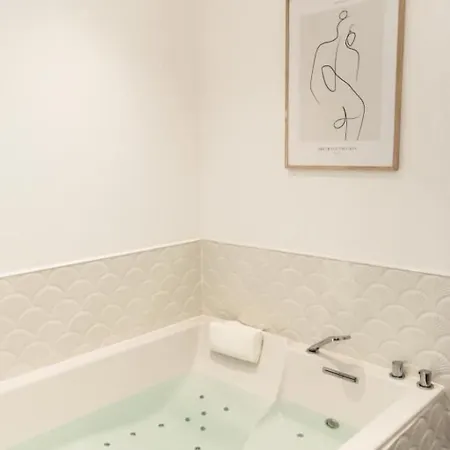 住宿加早餐酒店 Maison 1634 - Petit-dejeuner Offert, Parking, Centre A Pied, Piscine, Climatisation, Cuisine 佩兹纳斯