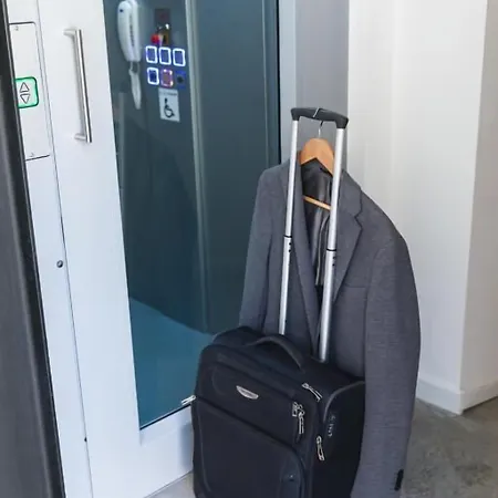 Maison 1634 - Petit-dejeuner Offert, Parking, Centre A Pied, Piscine, Climatisation, Cuisine 住宿加早餐酒店 4*