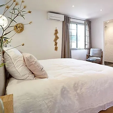 Bed & Breakfast Maison 1634 - Petit-dejeuner Offert, Parking, Centre A Pied, Piscine, Climatisation, Cuisine Pézenas