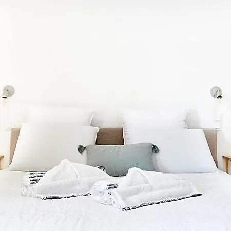 Maison 1634 - Petit-déjeuner Offert, Parking, Centre à Pied, Piscine, Climatisation, Cuisine 4* Pézenas
