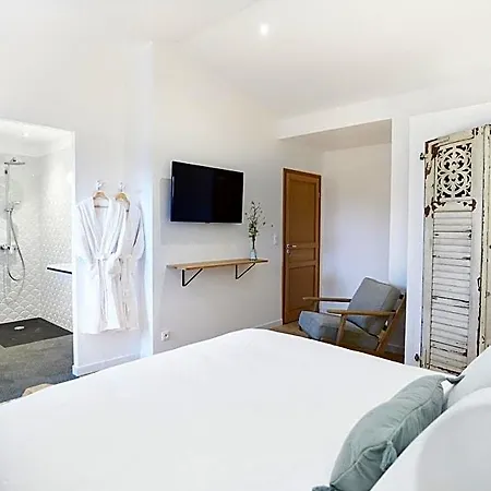 Bed and breakfast Maison 1634 - Petit-déjeuner Offert, Parking, Centre à Pied, Piscine, Climatisation, Cuisine