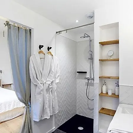 Maison 1634 - Petit-dejeuner Offert, Parking, Centre A Pied, Piscine, Climatisation, Cuisine Pézenas