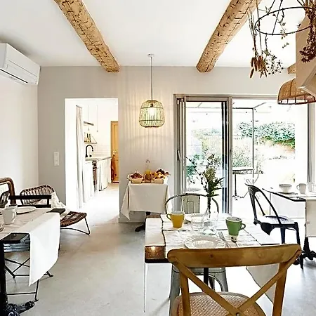 Maison 1634 - Petit-dejeuner Offert, Parking, Centre A Pied, Piscine, Climatisation, Cuisine Bed & Breakfast 4*