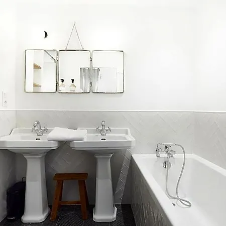 Maison 1634 - Petit-déjeuner Offert, Parking, Centre à Pied, Piscine, Climatisation, Cuisine