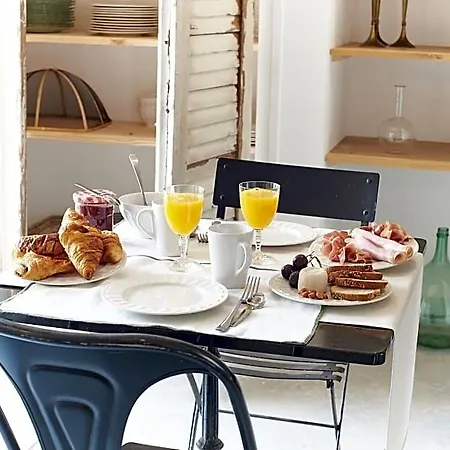 Bed and breakfast Maison 1634 - Petit-déjeuner Offert, Parking, Centre à Pied, Piscine, Climatisation, Cuisine 4*