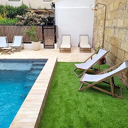 Bed and breakfast Maison 1634 - Petit-déjeuner Offert, Parking, Centre à Pied, Piscine, Climatisation, Cuisine 4*