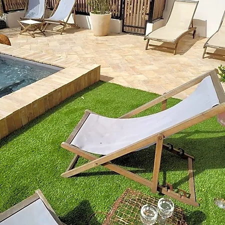 Maison 1634 - Petit-déjeuner Offert, Parking, Centre à Pied, Piscine, Climatisation, Cuisine Pézenas