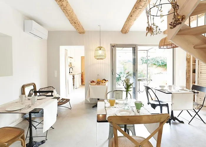 Maison 1634 - Petit-dejeuner Offert, Parking, Centre A Pied, Piscine, Climatisation, Cuisine 4* Pézenas