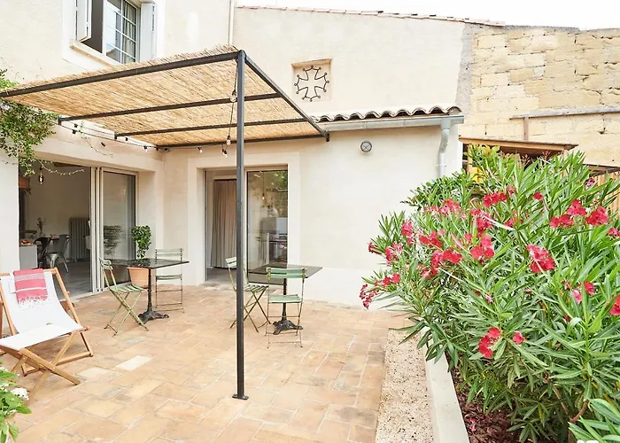 Maison 1634 - Petit-dejeuner Offert, Parking, Centre A Pied, Piscine, Climatisation, Cuisine Pézenas