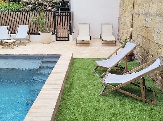 Maison 1634 - Petit-déjeuner Offert, Parking, Centre à Pied, Piscine, Climatisation, Cuisine 4*