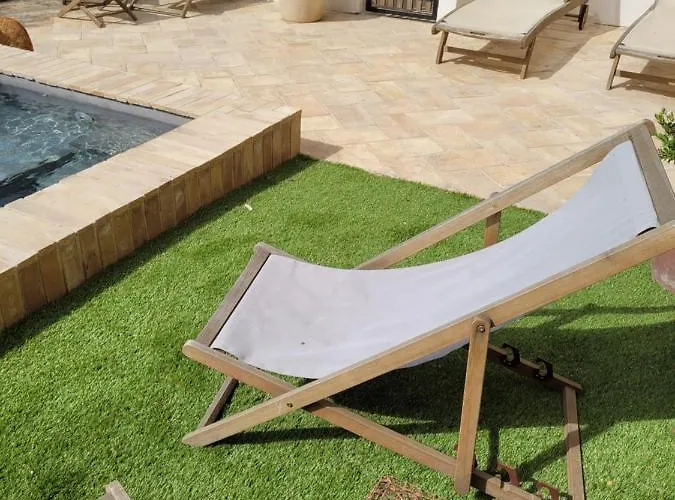 Maison 1634 - Petit-dejeuner Offert, Parking, Centre A Pied, Piscine, Climatisation, Cuisine Bed & Breakfast Pézenas