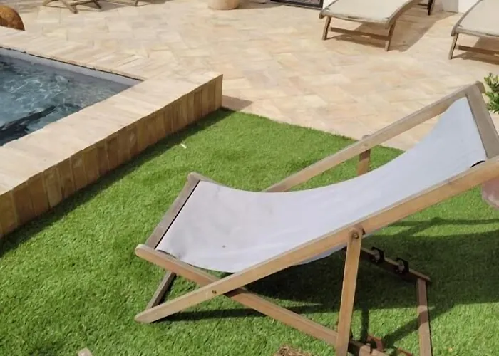 Bed & Breakfast Maison 1634 - Petit-déjeuner Offert, Parking, Centre à Pied, Piscine, Climatisation, Cuisine 4*