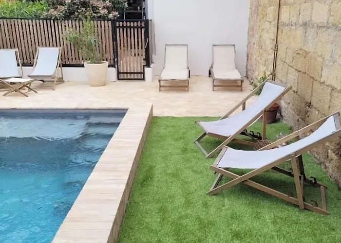 Maison 1634 - Petit-déjeuner Offert, Parking, Centre à Pied, Piscine, Climatisation, Cuisine Bed & Breakfast 4*