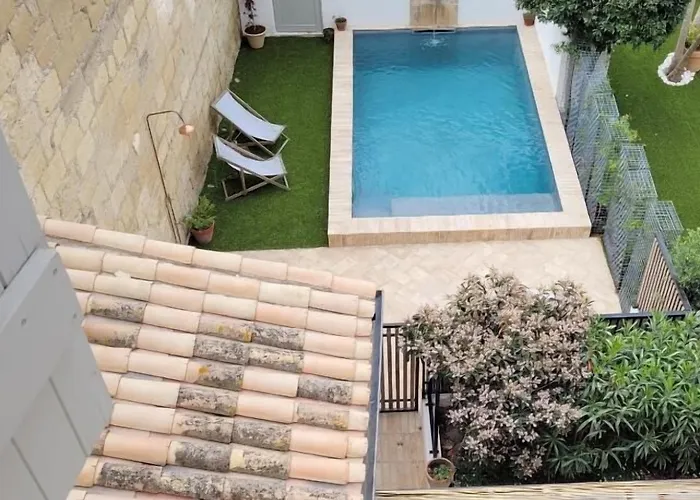 Maison 1634 - Petit-déjeuner Offert, Parking, Centre à Pied, Piscine, Climatisation, Cuisine 4*