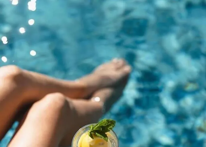 Maison 1634 - Petit-déjeuner Offert, Parking, Centre à Pied, Piscine, Climatisation, Cuisine