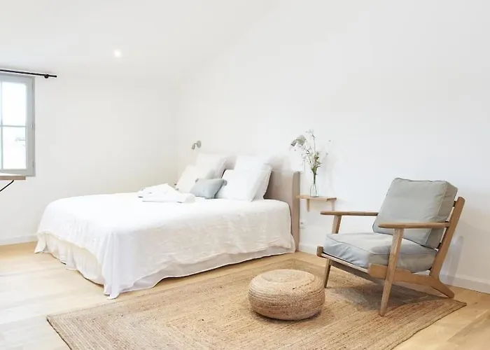 Maison 1634 - Petit-déjeuner Offert, Parking, Centre à Pied, Piscine, Climatisation, Cuisine