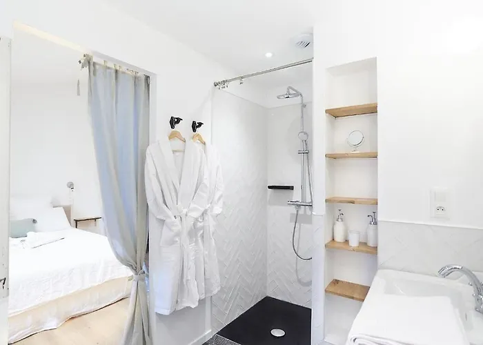 Maison 1634 - Petit-déjeuner Offert, Parking, Centre à Pied, Piscine, Climatisation, Cuisine Alojamento de Acomodação e Pequeno-almoço