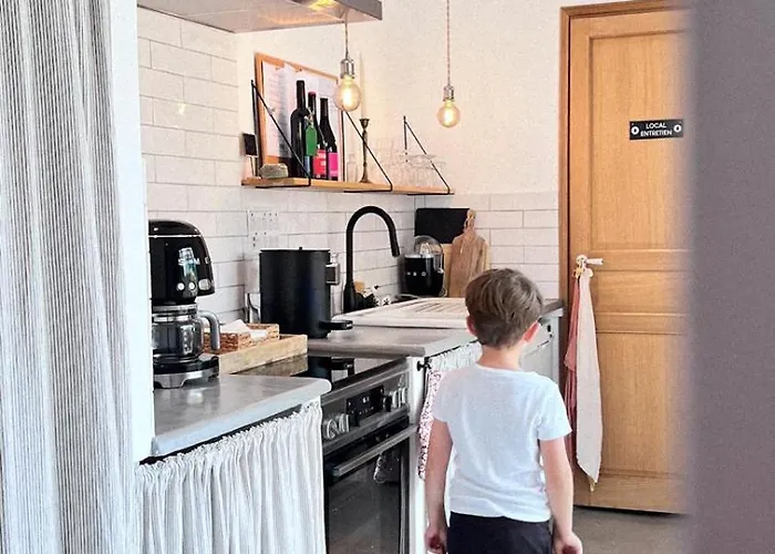 Maison 1634 - Petit-déjeuner Offert, Parking, Centre à Pied, Piscine, Climatisation, Cuisine